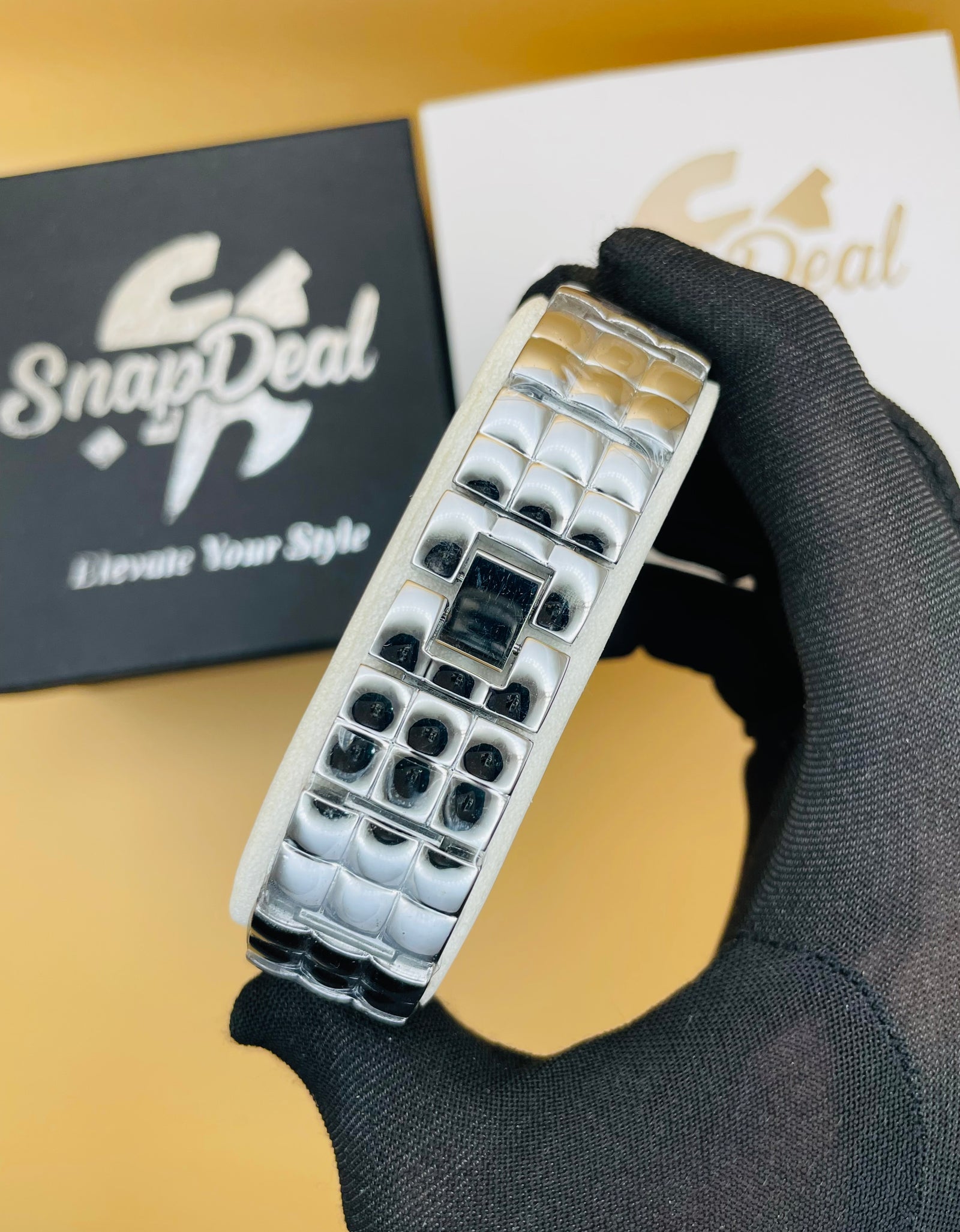 GUCCI Rectangular Crystal Dial Bracelet Watch (Silver)